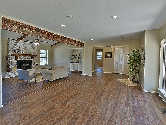 5th image of 2305 W Coburg Pl