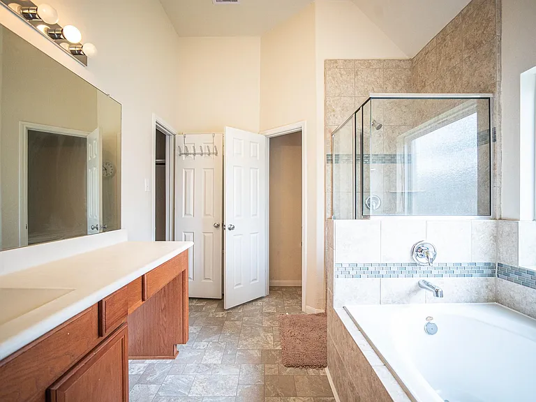 4138 Falvel Shadow Creek Dr — Photo 18