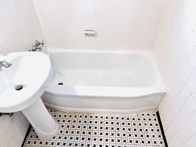 8805 Plymouth St — Photo 39