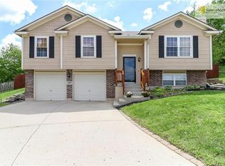 1020 SW Primrose Ct, Grain Valley, MO 64029