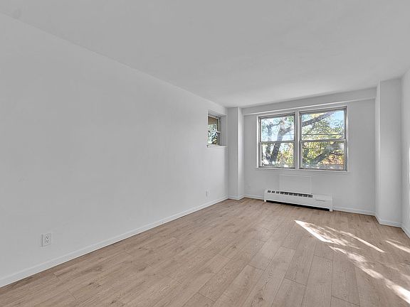 5th image of 5700 Arlington Ave APT 2S