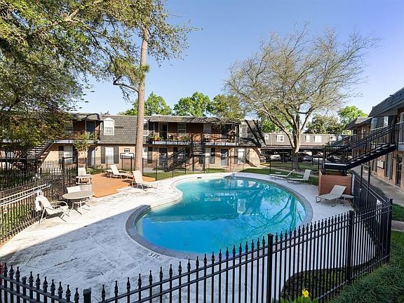 3rd image of 9019 Gaylord Dr APT 73