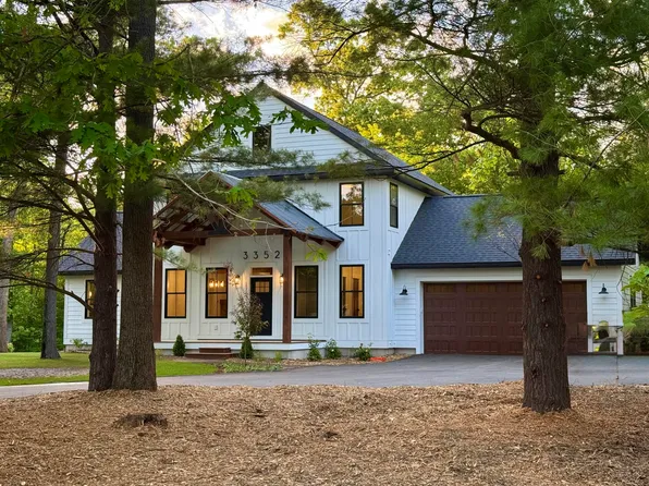 3352 White Eagle Dr, Muskegon, MI 49442
