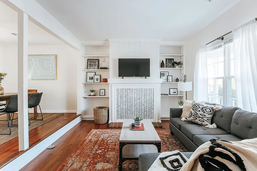 3 bed, 1.5 bath, 1340 sqft, $3,150 — Photo 2