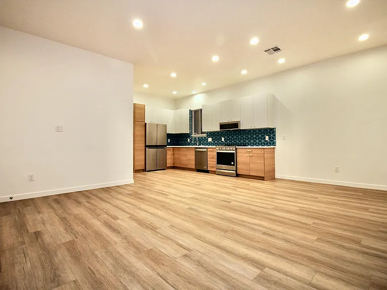 8710 Flower St — Photo 13