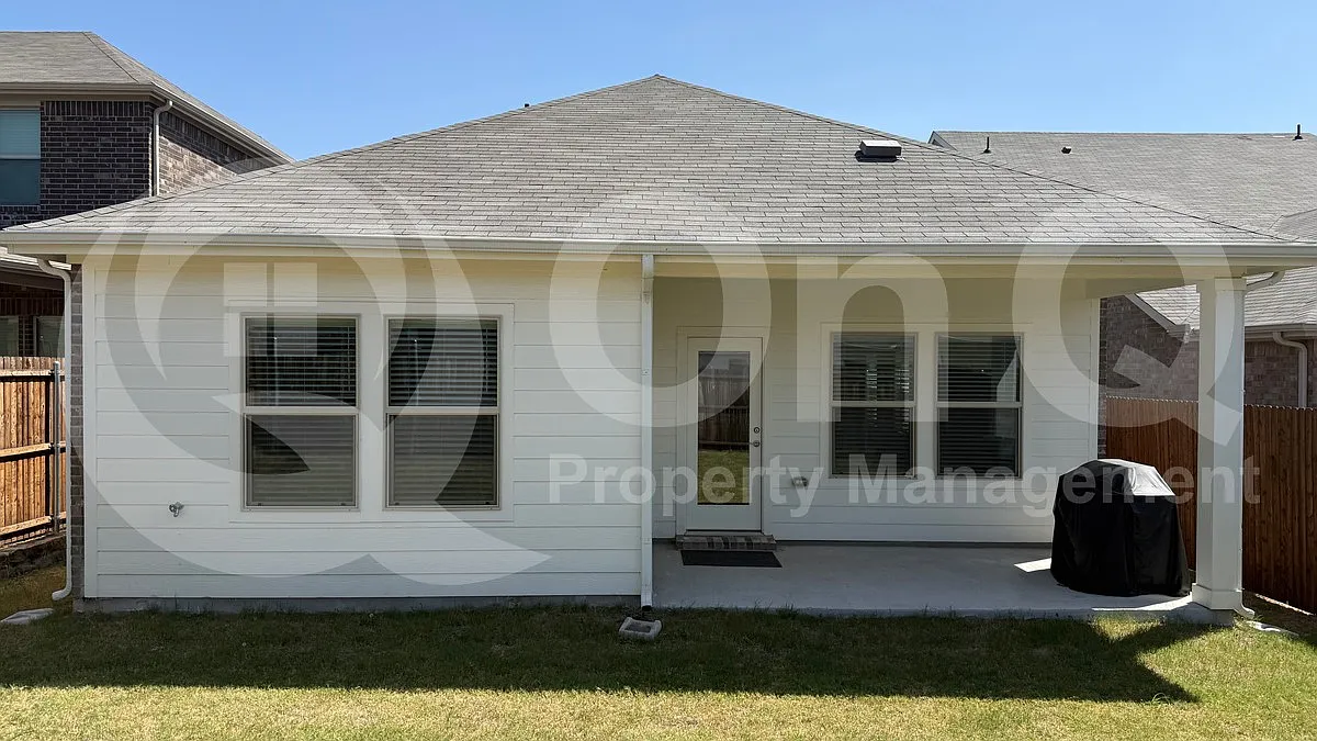 4 bed, 2.0 bath, 1614 sqft, $2,195 — Photo 2