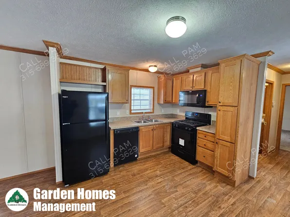 3 Spruce Ln, Weedsport, NY 13166