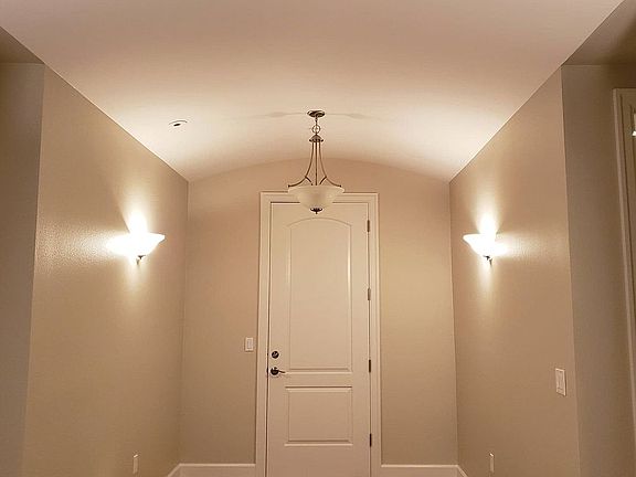 4th image of 707 N Hayden Island Dr Unit 228