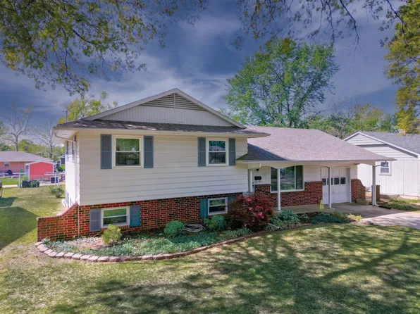 1507 E 13th Ave, Winfield, KS 67156