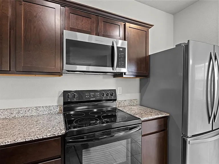 313 Woodcreek St — Photo 11