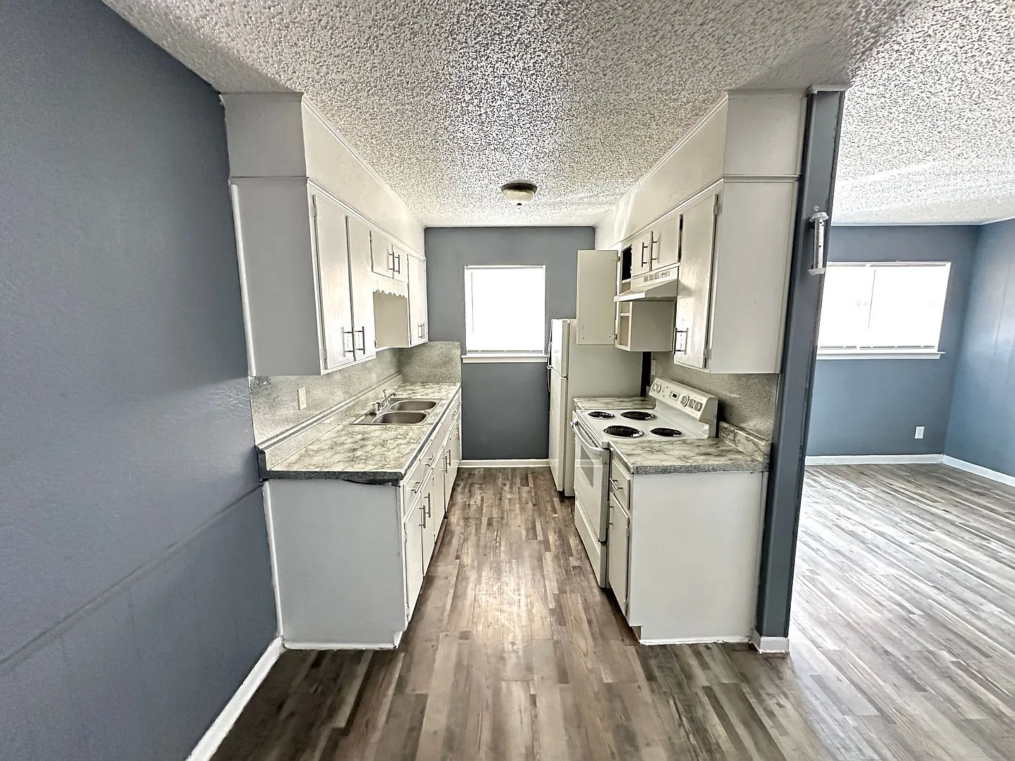 1302 Harris Apartments — Photo 2