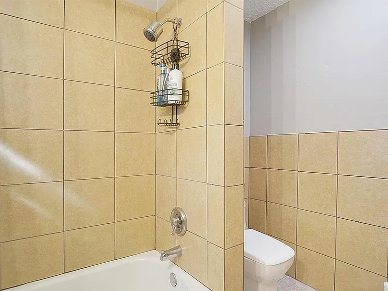1002 Avenue E — Photo 22