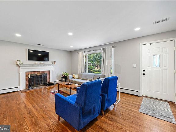 4th image of 6112 Fox Hill St