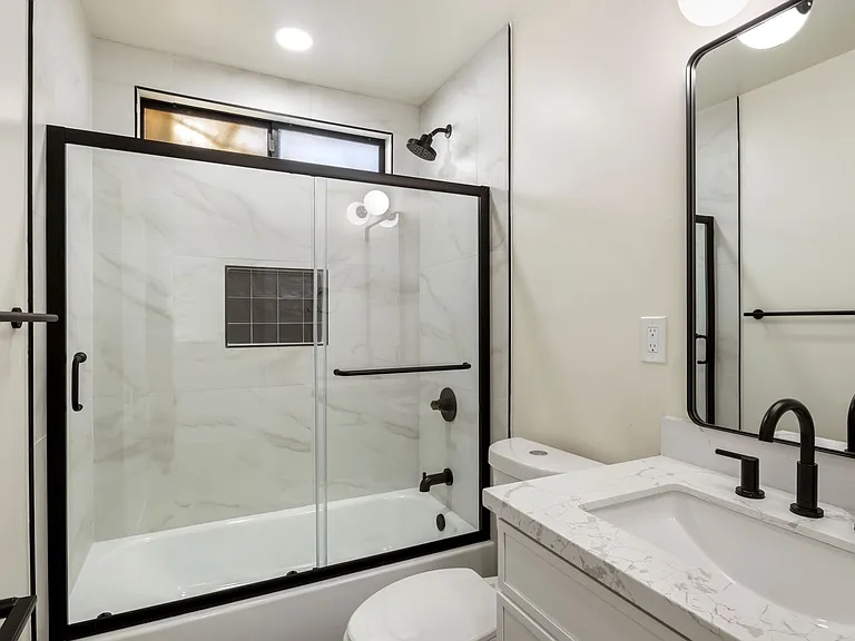 GS - 3129 Emerson — Photo 2