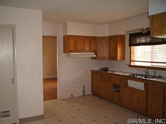 3rd image of 603 E Hanover St