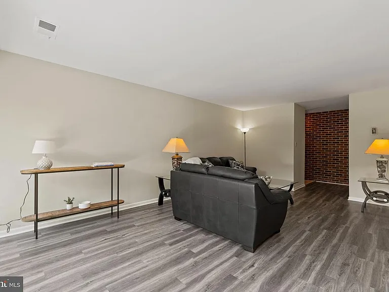 9705 Kings Crown Ct #101 — Photo 3