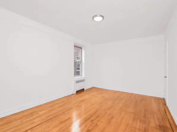 2166 Bronx Park East image 19 of 20