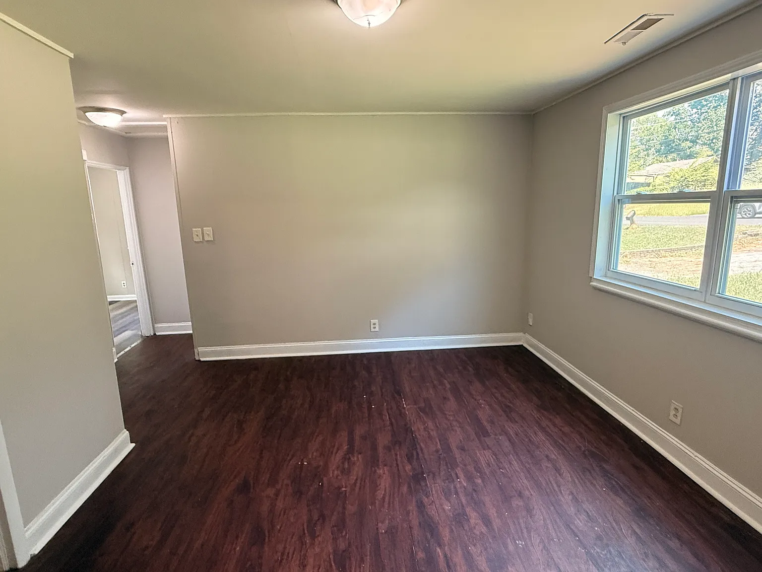 4 bed, 1130 sqft, $1,300 — Photo 2