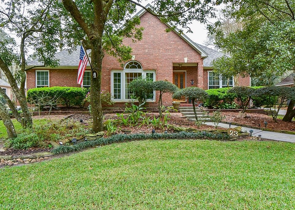 Charming path and steps lead to the front door.