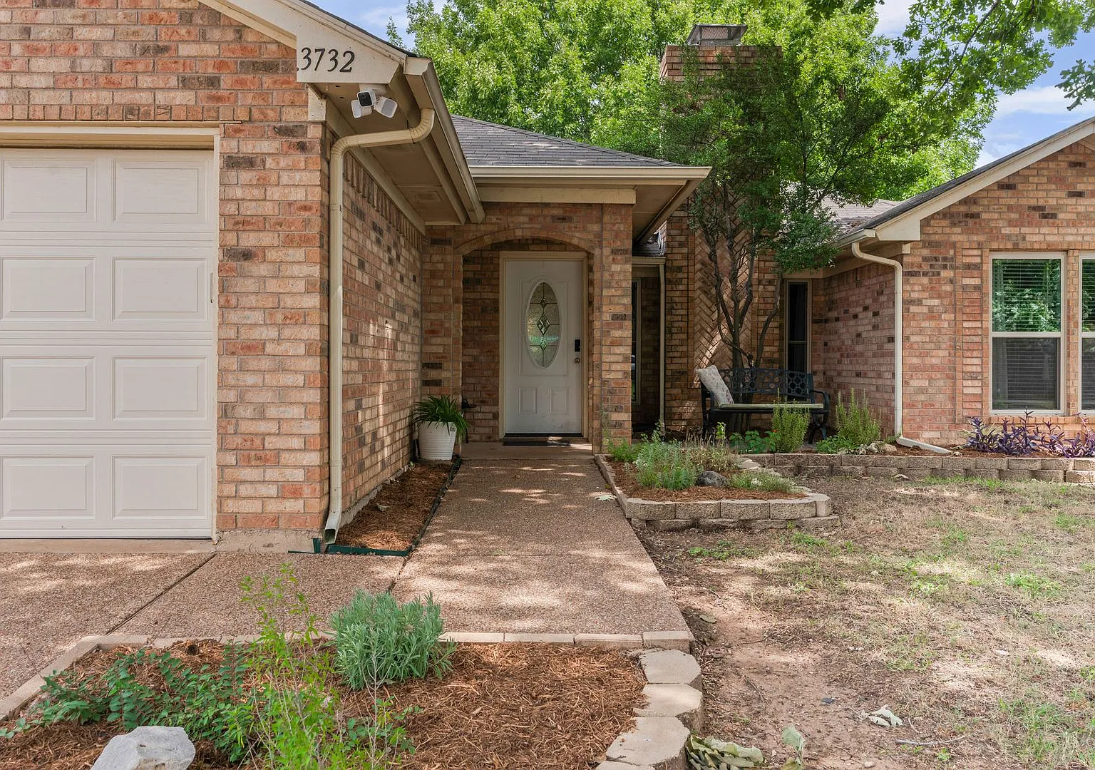 The Space You Want, the Updates You Love & a Backyard to Match! — Photo 2