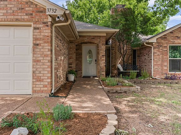 2nd image of 3732 Clear Brook Cir