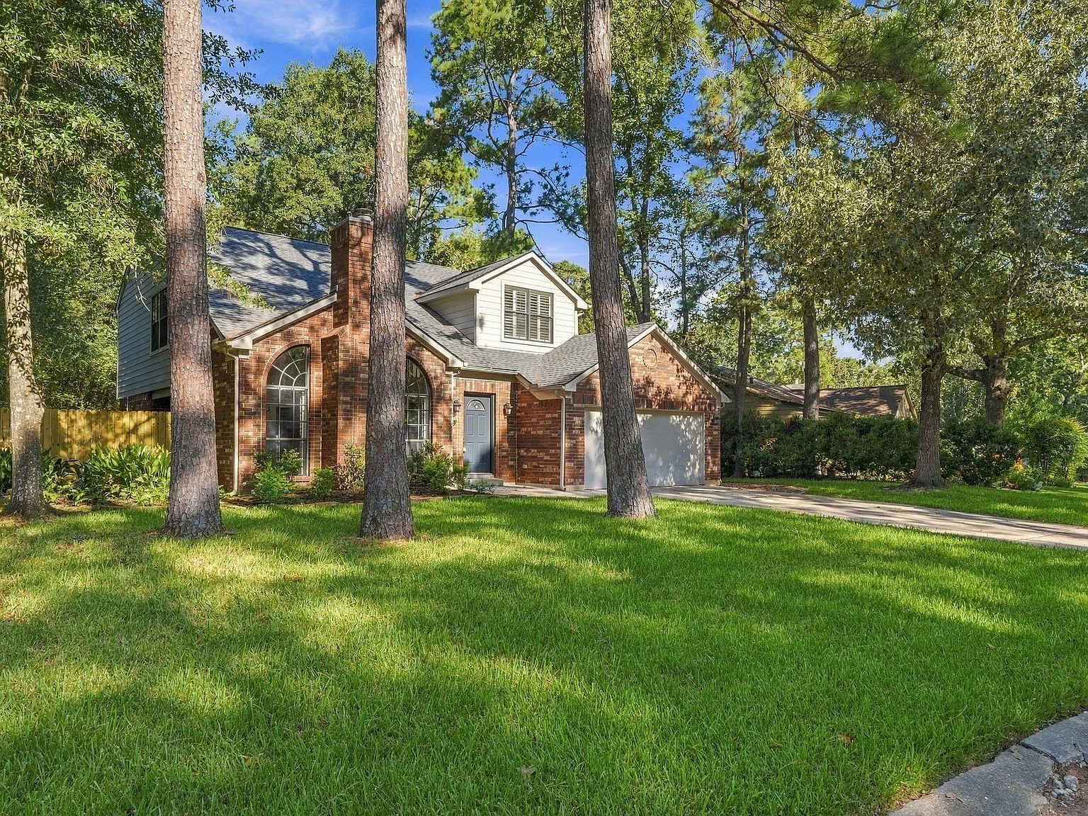 3 bed, 2.5 bath, 2051 sqft, $2,600 — Photo 2