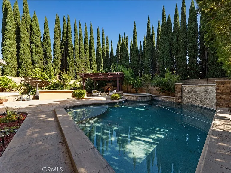 2 Conifer — Photo 44