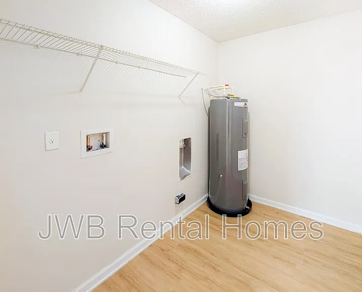 8410 Maple St — Photo 11