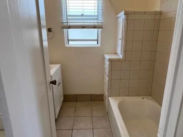 910 9th St, Coronado, CA 92118