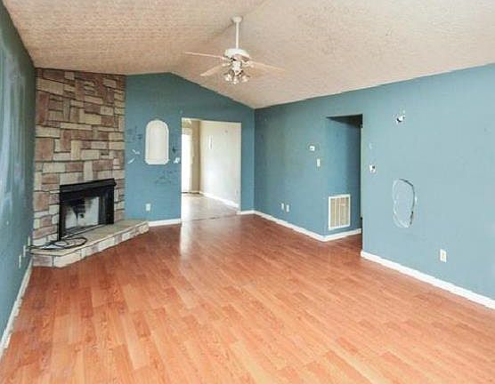 3rd image of 100 Olivia Dr