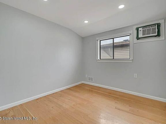 3rd image of 27 Geyser Dr Floor 2