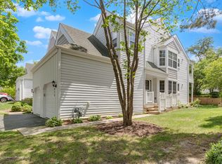 430 Edgewater Ln, Wauconda, IL