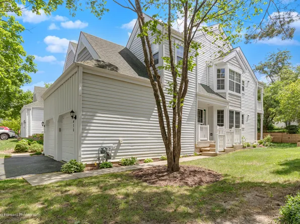 430 Edgewater Ln, Wauconda, IL 60084