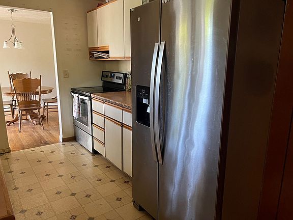 4th image of 11812 Woodbine Ln SW