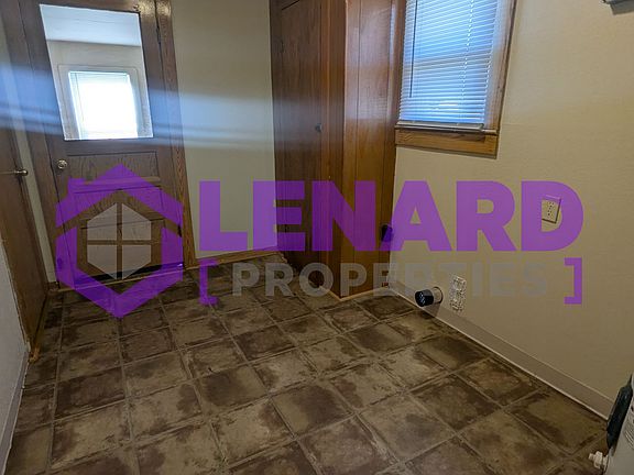 5th image of 723 E College St