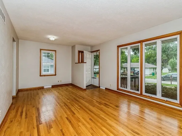 1001 W Boston Ave — Photo 5