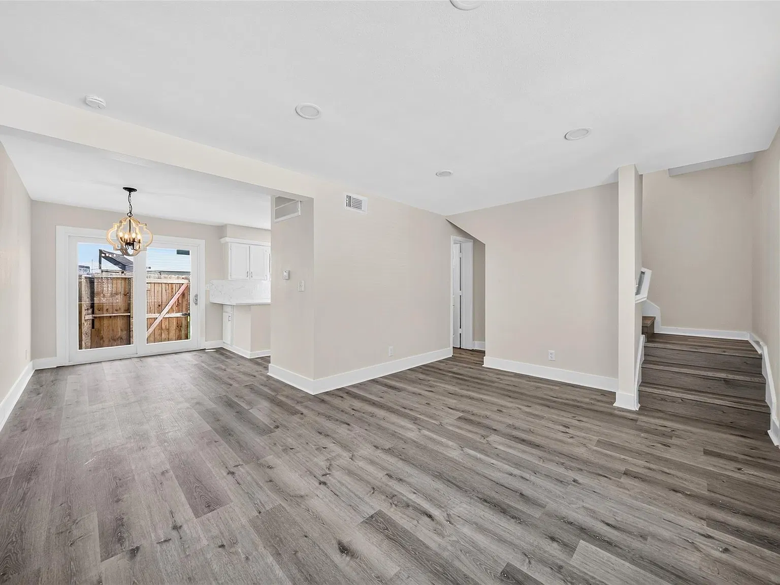 2 bed, 1.5 bath, 1068 sqft, $1,650 — Photo 1