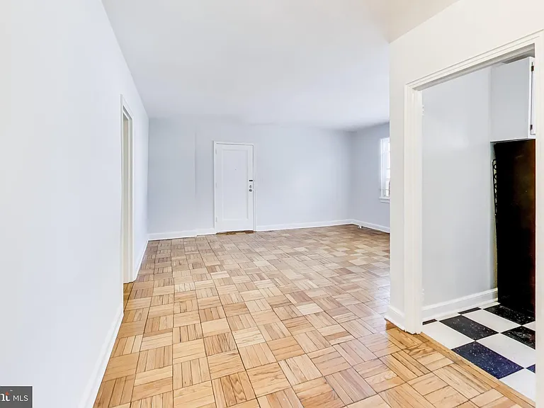 1726 N Quinn St #208 — Photo 5