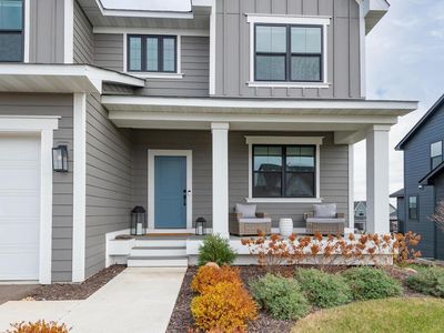 10060 Highpoint Dr, Chaska, MN, 55318