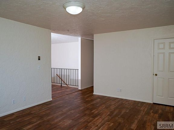 2nd image of 888 Chantilly Ln