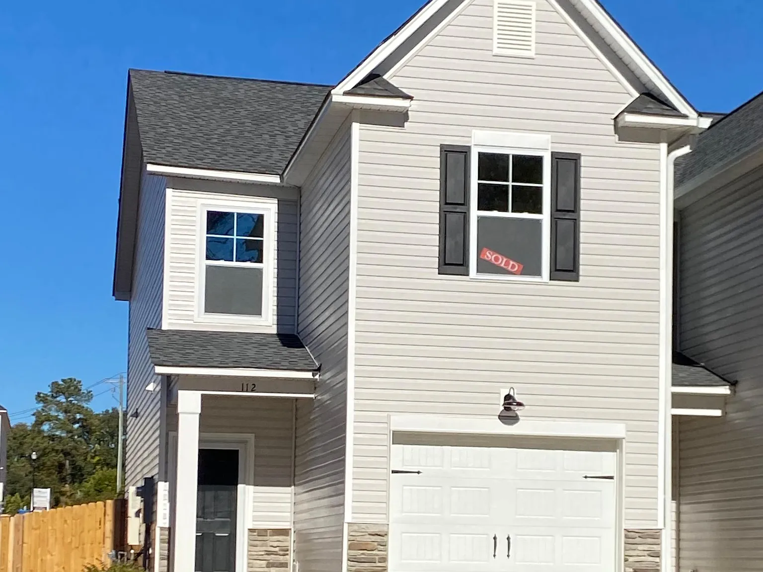 3 bed, 2.5 bath, 1400 sqft, $1,995 — Photo 1
