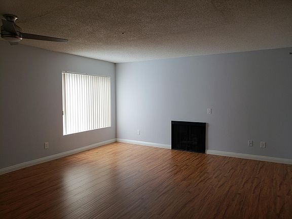 Living Room W/ Fireplace