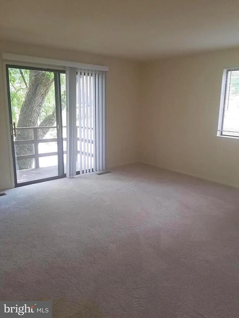 Beautiful 3BR 2.5BA Single Family Home in North Arlington — Photo 4