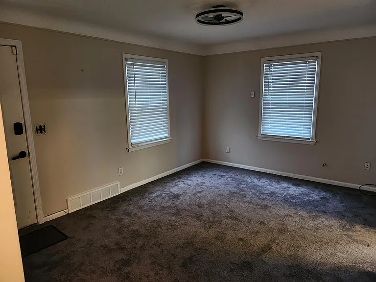 770 E Chesterfield St — Photo 10