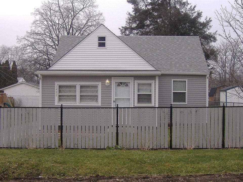 Remodeled 2 Bedroom Cape Cod on Nice Double Lot