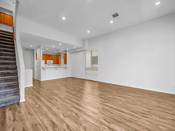 5th image of 101-4940 Laurel Canyon Blvd #101