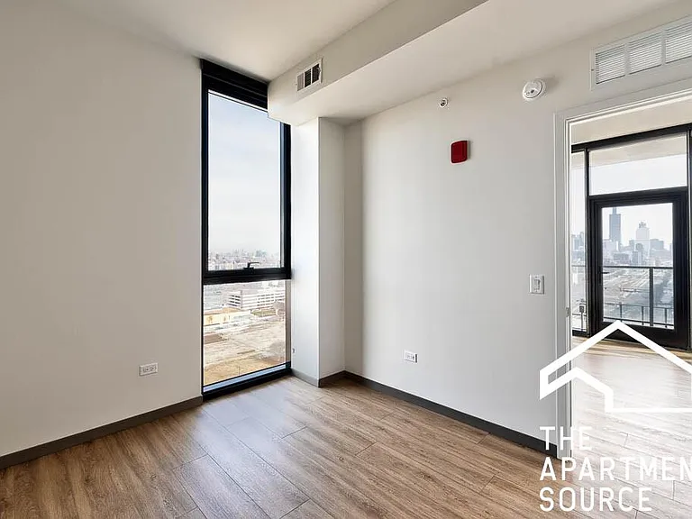 513 S Damen Ave — Photo 5