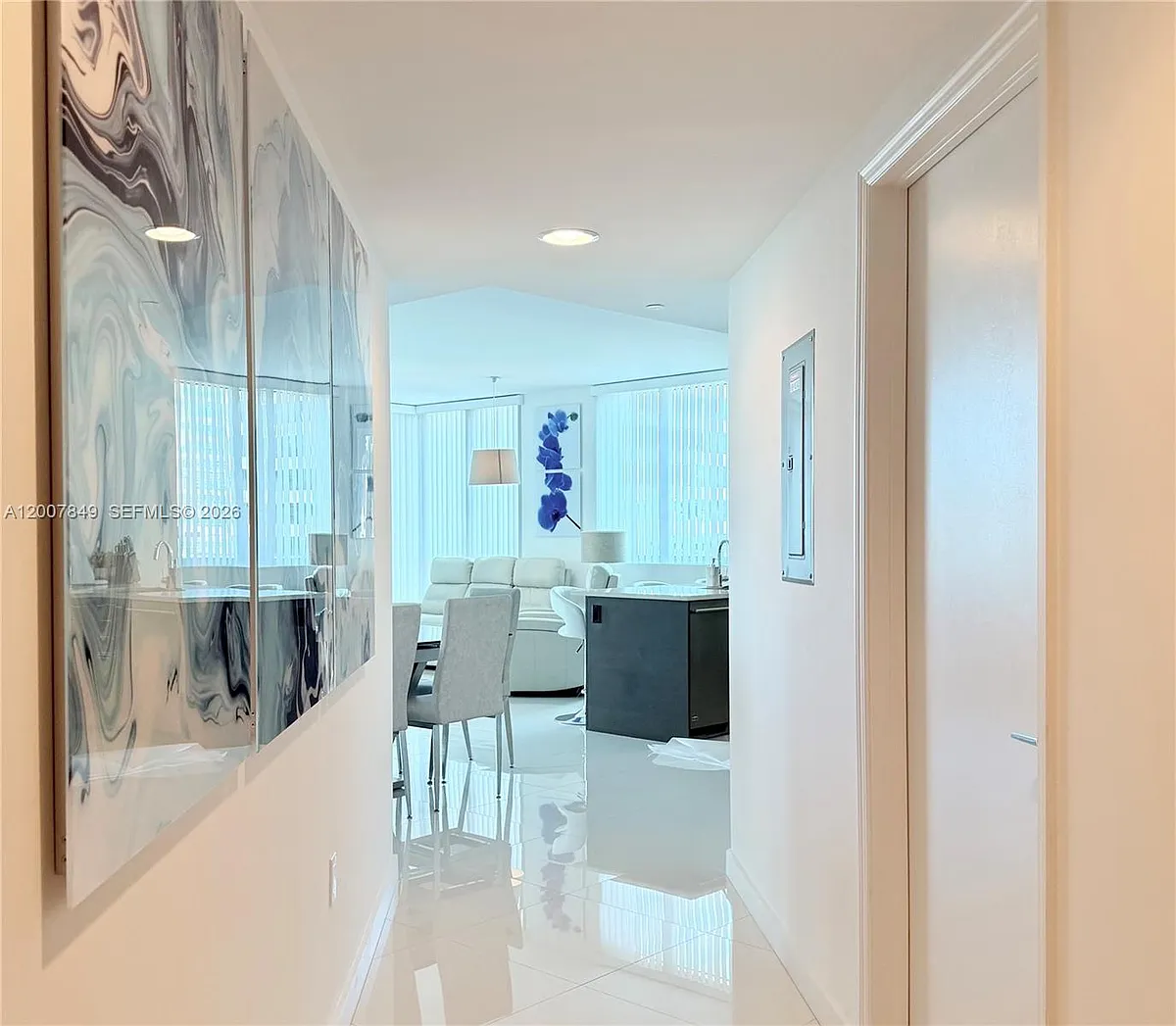 Building Photo - 500 Brickell Ave #802