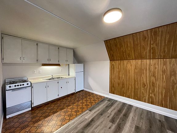 2nd image of 426 W Baraga Ave #2