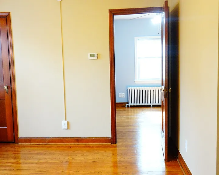 806 Houston Ave — Photo 5